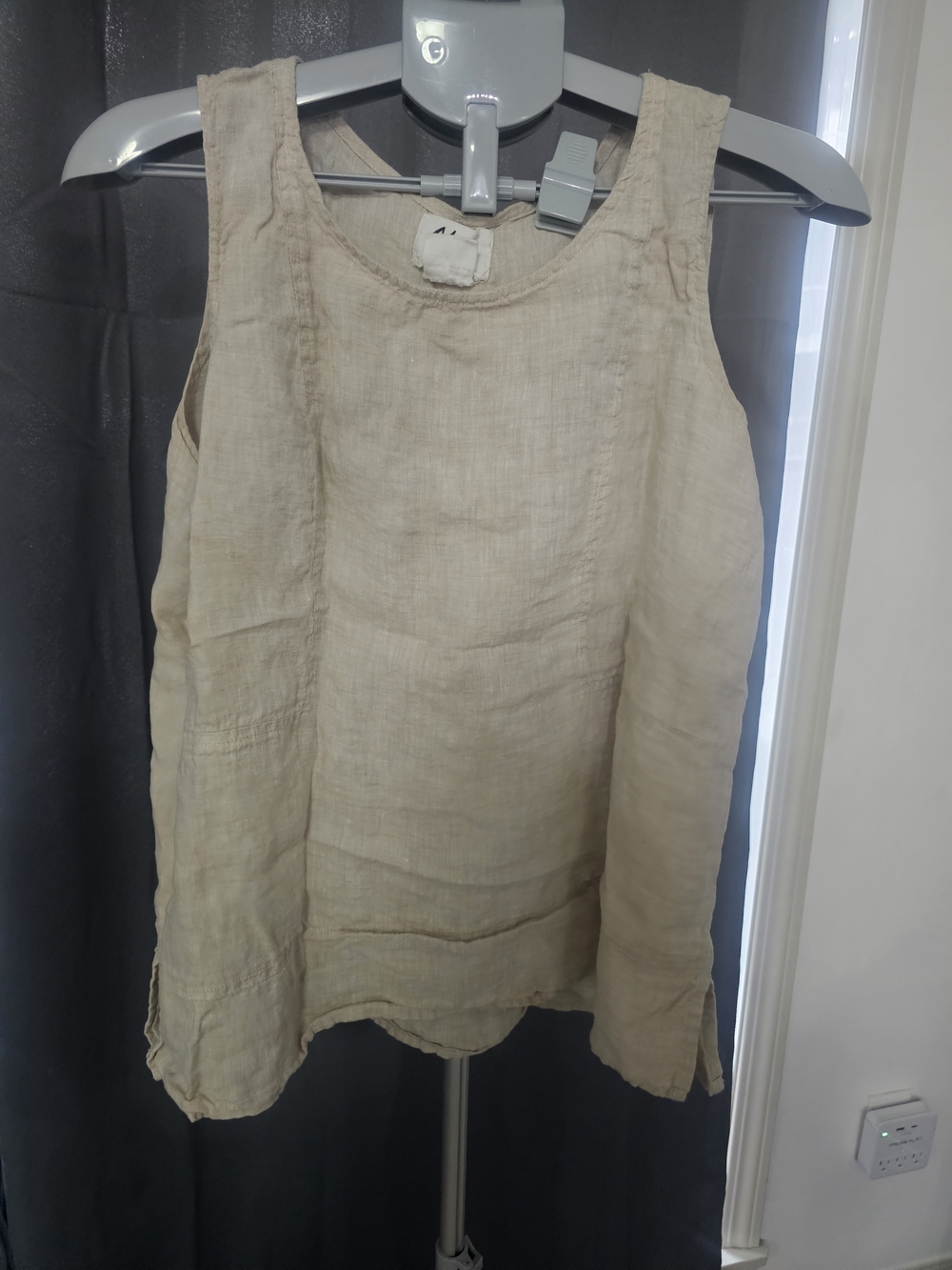 100% Linen Sleeveless Scoop-Neck Tank Top in Natural Beige
